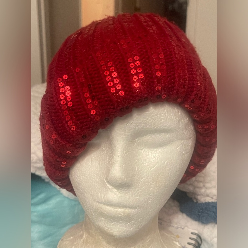 Red sequin faux fur hat New without tags super soft unisex men/women